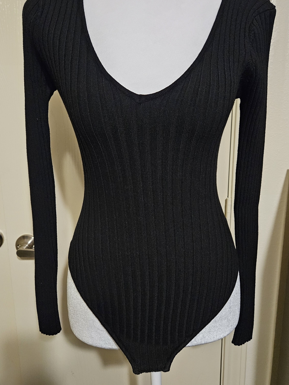 AKIRA Ribbed V-Neck Long Sleeve Bodysuit Black Small like new.